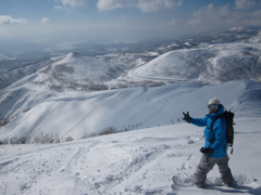 A snowboarder looking out over the Annupuri back bowls