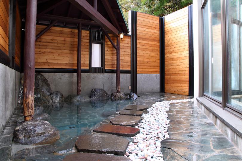 Oak Forest Hotel Outdoor Bath