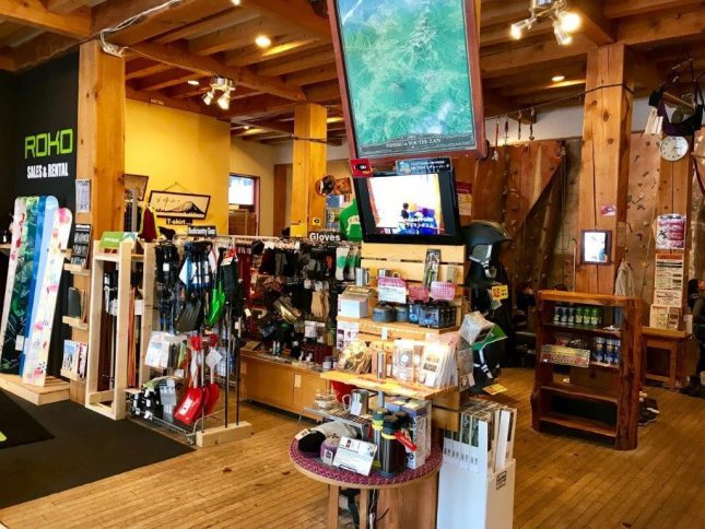 Niseko Hirafu Shopping - NAC Mountain Gear Store