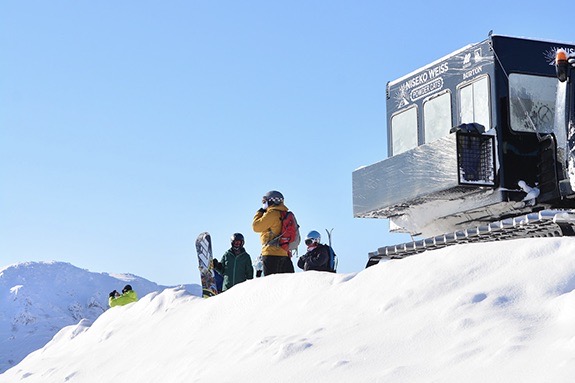 Niseko Weiss CAT Skiing